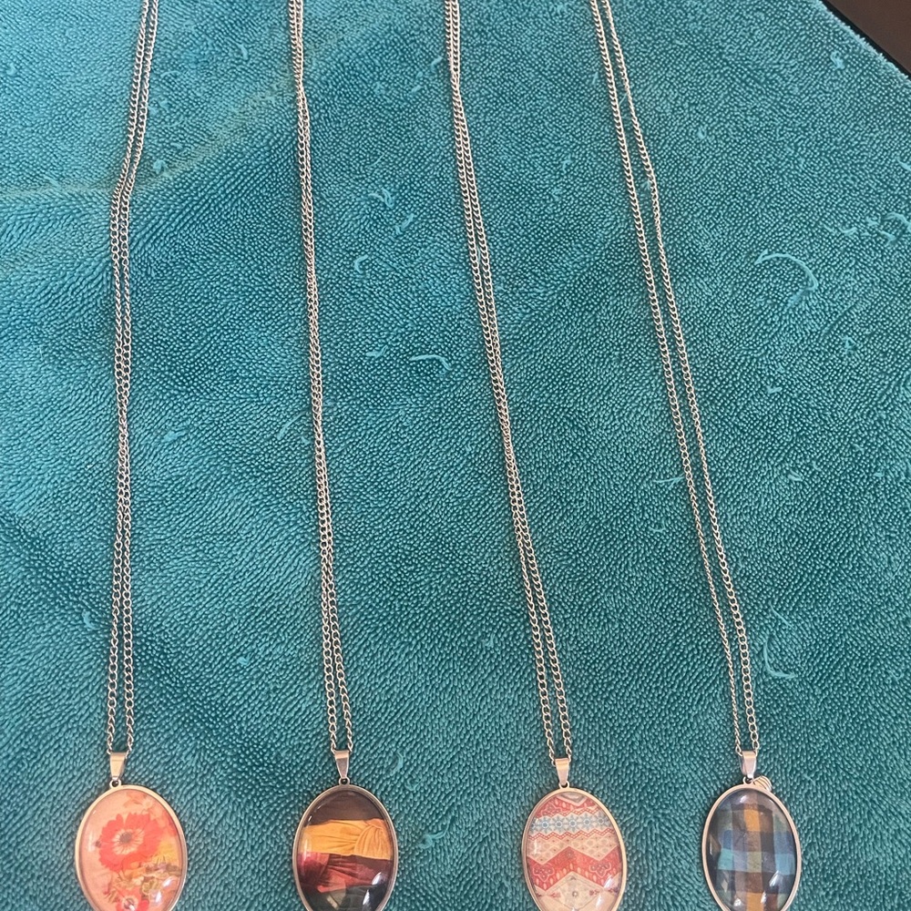Elegant Silver Pendant Necklace Set